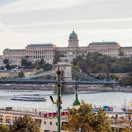 Full Danube -castle Panorama Classic Lägenhet Budapest