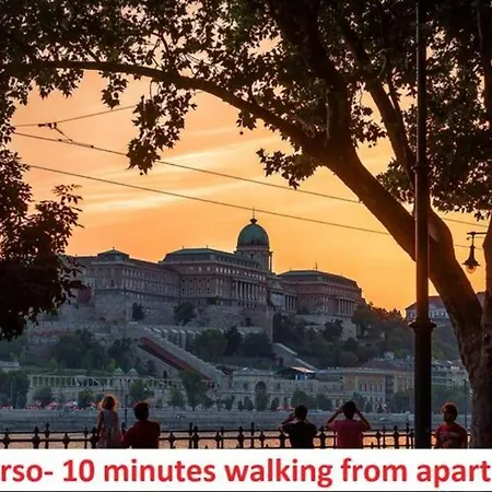 Full Danube -castle Panorama Classic Apartament *