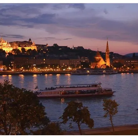 Full Danube -castle Panorama Classic Apartament