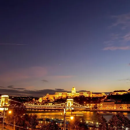 Full Danube -castle Panorama Classic Apartament *