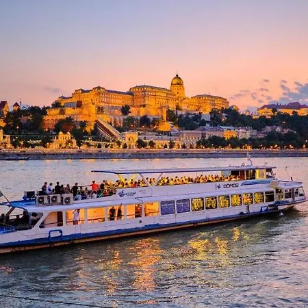 Full Danube -castle Panorama Classic *