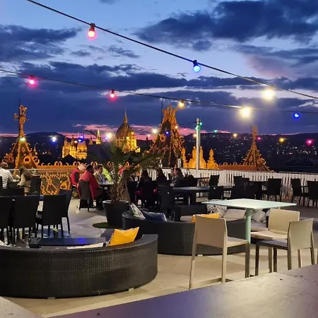 Full Danube -castle Panorama Classic דירה