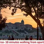 Full Danube -castle Panorama Classic Apartament *