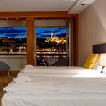Full Danube -castle Panorama Classic Apartament *