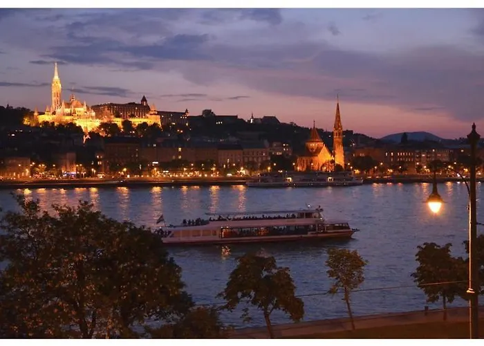 Full Danube -castle Panorama Classic 公寓