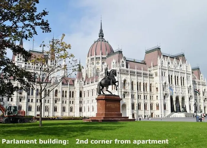 Full Danube -castle Panorama Classic Apartament *